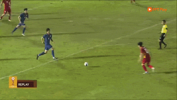 U19 Việt Nam vs U19 Thái Lan 1-1: Thủ thành Văn Bình trượt bóng, Arbram mở bàn, Bảo Long sút xa, Văn Khang gỡ hòa, thầy trò HLV Đinh Thế Nam cùng Thái Lan vào bán kết