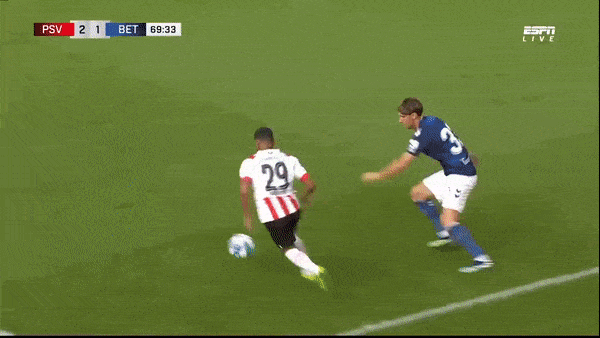 Giao hữu, PSV vs Real Betis 2-1: Cody Gakpo sớm mở bàn, Juanmi đánh đầu gỡ hòa, Phillipp Mwene xuất thần chốt hạ chiến thắng