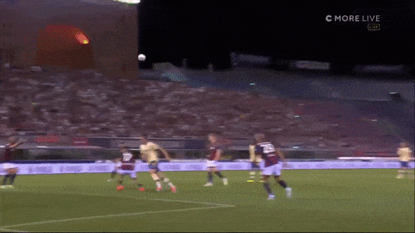 Bologna vs Verona 1-1: Marko Arnautovic đệm bóng cận thành, Thomas Henry đánh đầu hiểm hóc gỡ hòa, Orsolini nhận thẻ đỏ