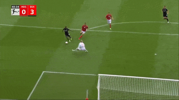 Mainz vs Leverkusen 0-3: Palacios khai bàn, Jeremie Frimpong tỏa sáng cú đúp bàn thắng nhưng Hincapie, Bakker nhận 2 thẻ đỏ