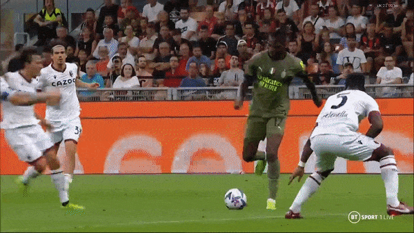 AC Milan vs Bologna 2-0: Rafael Leao tỉa bóng điệu nghệ, Olivier Giroud ghi bàn siêu phẩm volley dễ dàng giành 3 điểm