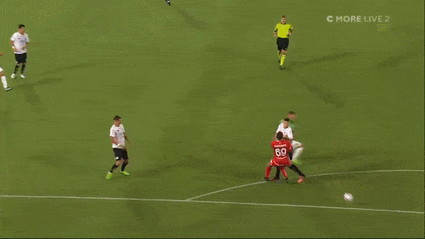 Spezia vs Sassuolo 2-2: Frattesi mở bàn, Bastoni gỡ hòa, Nzola lập công trên chấm penalty, Pinamonti chia điểm, Ekdal nhận thẻ đỏ