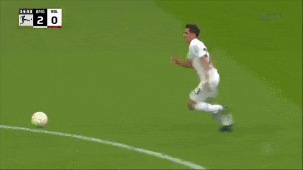 M'gladbach vs Leipzig 3-0: Jonas Hofmann tỏa sáng cú đúp bàn thắng, Ramy Bensebaini chốt hạ chiến thắng thuyết phục