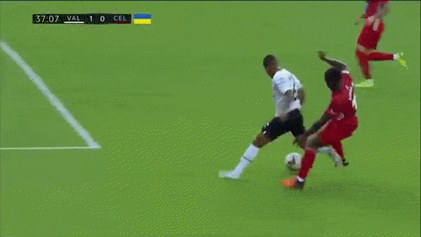 Valencia vs Celta Vigo 3-0: Samu Castillejo mở bàn, Marcos Andre, Andre Almeida ấn định chiến thắng dễ dàng, Franco Cervi phải nhận thẻ đỏ