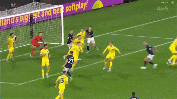 Scotland vs Ukraine 3-0: Tâm điểm hiệp 2, McGinn hạ thủ thành Trubin mở bàn, Dykes tỏa sáng cú đúp, ấn định chiến thắng dễ dàng