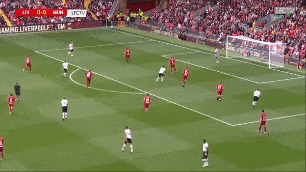 Huyền thoại Liverpool vs Huyền thoại Man United 2-1: Berbatov volley mở tỷ số đẹp mắt, Gonzalez, Sinema Pongolle ngược dòng chiến thắng