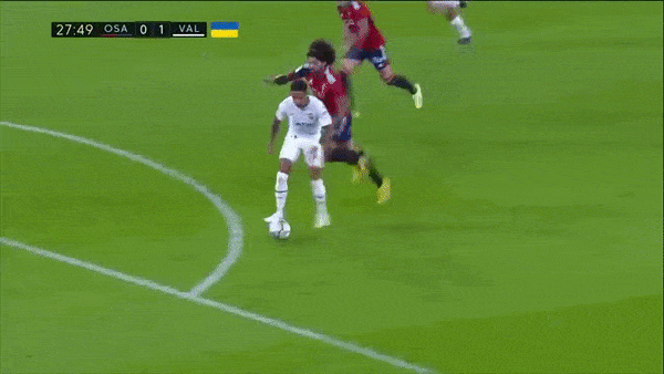 Osasuna vs Valencia 1-2: Kluivert, Diakhaby lập công, Brasanac nỗ lực gỡ hòa không thành, Garcia, Pena, Diakhaby nhận 3 thẻ đỏ