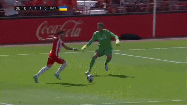 Almeria vs Rayo Vallecano 3-1: Robertone mở bàn, Srdan Babic, El Bilal Toure góp công chiến thắng, Catena Marugan nỗ lực tìm bàn gỡ, Embarba nhận thẻ đỏ