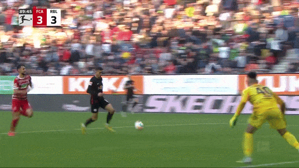 Augsburg vs Leipzig 3-3: Berisha, Demirovic, Vargas sớm dẫn trước 3 bàn nhưng Silva, Nkunku, Hugo Novoa ngược dòng chia điểm, Iago bị thẻ đỏ