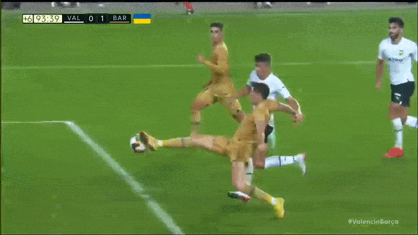 Valencia vs Barcelona 0-1: Raphinha chuyền tinh tế, Lewandowski lóe sáng hạ gục chủ nhà Valencia, Barca tạm chiếm đầu bảng La Liga