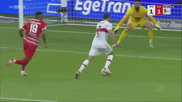 Stuttgart vs Augsburg 2-1: Florian Niederlechner mở bàn, Serhou Guirassy gỡ hòa, Waldemar Anton chốt hạ chiến thắng phút bù giờ 