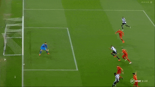 Udinese vs Lecce 1-1: Lorenzo Colombo chớp thời cơ đệm bóng cận thành, Isaac Success căng ngang, Beto gỡ hòa đẹp mắt