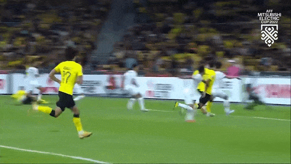 Malaysia vs Lào 5-0: Aguero khai bàn, Abdul Halim tỏa sáng cú đúp, Rosli, Wilkin góp công chiến thắng 5 sao, tạm dẫn đầu bảng B AFF Cup