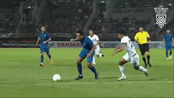 Thái Lan vs Campuchia 3-1: Teerasil Dangda tỏa sáng cú đúp, Sumanya góp công chiến thắng, Chanthea ghi bàn danh dự, Thái Lan dẫn đầu bảng A AFF Cup