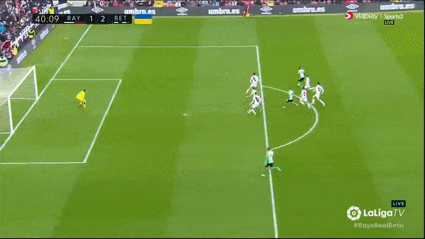 Rayo Vallecano vs Real Betis 1-2: Ivan Balliu bất ngờ sớm phản lưới nhà, Sergio Camello gỡ hòa, Luiz Henrique chốt hạ chiến thắng