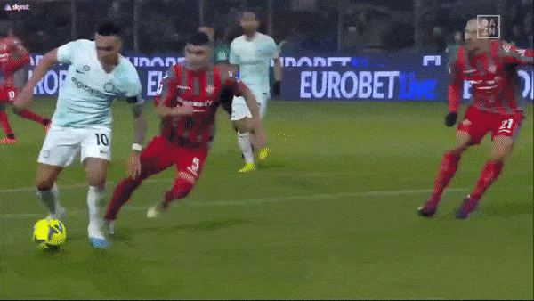 Cremonese vs Inter Milan 1-2: David Okereke mở bàn siêu phẩm, Lautaro Martinez lập cú đúp, Inter bám đuổi ngôi đầu Serie A của Napoli