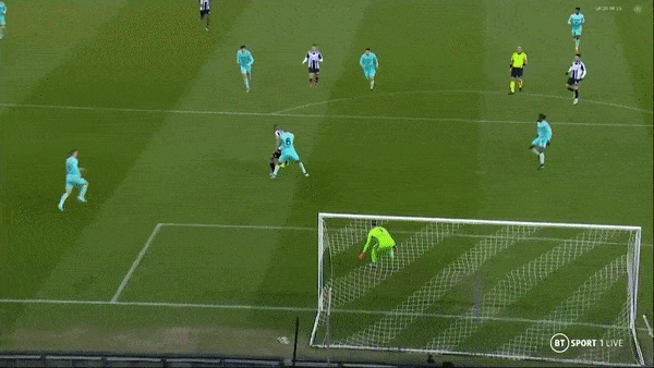 Udinese vs Hellas Verona 1-1: Rodrigo Becao bất ngờ sớm phản lưới nhà, Beto kiến tạo, Lazar Samardzic cứu thua