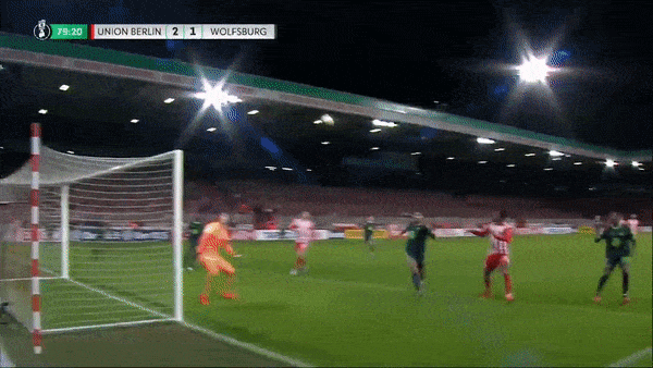 Union Berlin vs Wolfsburg 2-1: Waldschmidt sớm mở bàn nhưng Robin Knoche, Kevin Behrens ngược dòng giành vé đi tiếp DFB Cup, Giebelmann nhận thẻ đỏ