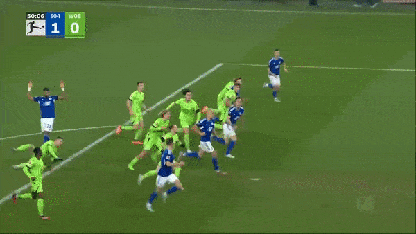 Schalke vs Wolfsburg 0-0: Arnold không thắng được thủ thành Fahrmann trên chấm penalty, VAR từ chối bàn thắng của Alex Kral