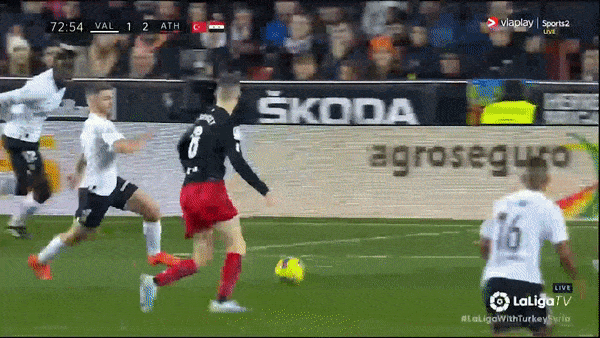 Valencia vs Athletic Bilbao 1-2: Samu Castillejo mở bàn nhưng Nico Williams gỡ hòa, Oihan Sancet lập công giành gọn 3 điểm