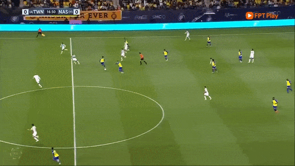 Al Nassr vs Al Taawoun 2-1: Ronaldo kiến tạo, Ghareeb chớp thời cơ mở bàn, Medran gỡ hòa, VAR công nhận bàn thắng của Madu 