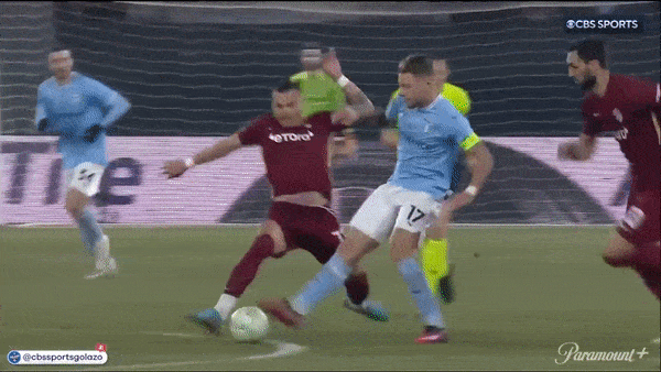 CFR Cluj vs Lazio 0-0 (chung cuộc 0-1): Karlo Muhar nhận thẻ đỏ, Lazio giành vé đi tiếp đầy chật vật