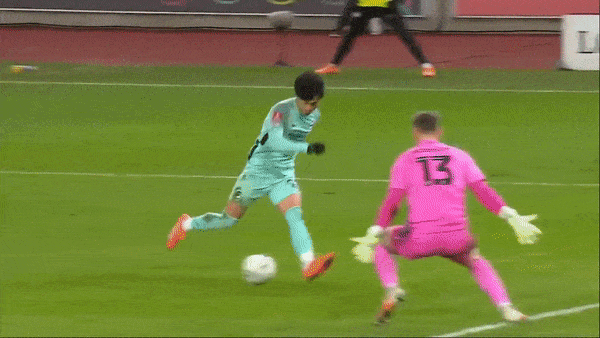 Stoke City vs Brighton 0-1: Mitoma Kaoru dọn cỗ, Evan Ferguson ghi bàn duy nhất giành vé tứ kết FA Cup