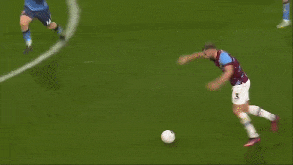 Burnley vs Fleetwood Town 1-0: Cian Hayes nhận thẻ đỏ, Vitinho sút xa, Connor Roberts chớp thời cơ đá bồi giành chiến thắng