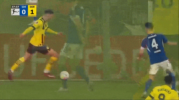 Schalke 04 vs Borussia Dortmund 2-2: Schlotterbeck mở bàn, Bulter gỡ hòa, Guerreiro lập công, Karaman đánh đầu chia điểm, Dortmund bám đuổi Bayern