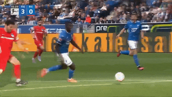 Hoffenheim vs Hertha Berlin 3-1: Andrej Kramaric lập cú đúp trên chấm penalty, Ihlas Bebou ấn định chiến thắng, Munas Dabbur nhận thẻ đỏ