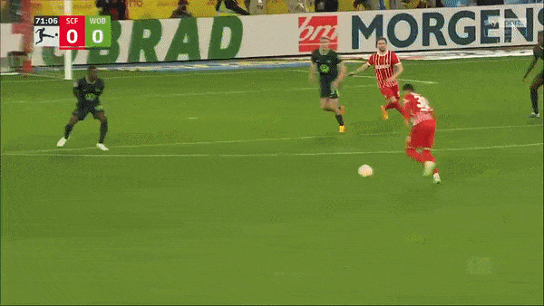 Freiburg vs Wolfsburg 2-0: Christian Gunter sút xa mở bàn, Nils Petersen đệm bóng cận thành, Nicolas Hofler nhận thẻ đỏ