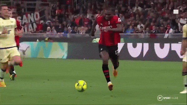 AC Milan vs Verona 3-1: Olivier Giroud mở bàn trên chấm penalty, Rafael Leao tỏa sáng cú đúp, Davide Faraoni lập công