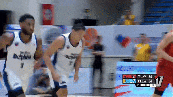 VBA 5x5, Thang Long Warriors vs Nha Trang Dolphins 77-82: Thắng kịch tính, Madarious Gibbs lần đầu nhận Player of the Games mùa 2023