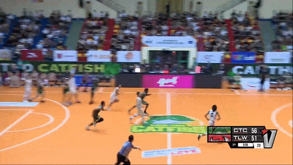 Cantho Catfish vs Thang Long Warriors 103-98: John Fields nhận danh hiệu Player of the Game, Thang Long Warriors thắng suýt sao