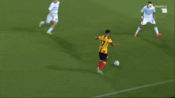 Lecce vs Salernitana 2-0: Nikola Krstovic sớm mở bàn, Gabriel Strefezza chốt hạ chiến thắng trên chấm penalty phút bù giờ