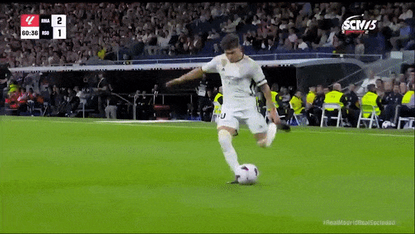 Real Madrid vs Sociedad 2-1: Barrenetxea bất ngờ sớm mở bàn, Valverde gỡ hòa, Joselu đánh đầu chốt hạ chiến thắng