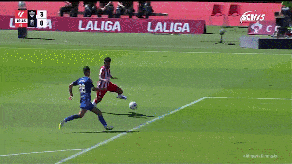 Almeria vs Granada 3-3: Luis Suarez ghi hattrick trong 5 phút, Martinez, Ricard Sanchez, Myrto Uzuni ngược dòng chia điểm khó tin