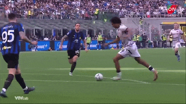 Inter Milan vs Bologna 2-2: Acerbi, Martinez sớm nhân đôi tỷ số nhưng Orsolini, Zirkzee gỡ hòa nhờ penalty