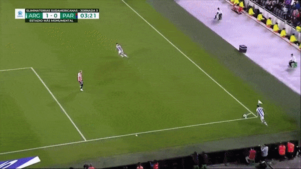 Argentina vs Paraguay 1-0: Messi 2 lần bị cột dọc khước từ, De Paul kiến tạo từ phạt góc, Otamendi volley đẹp mắt