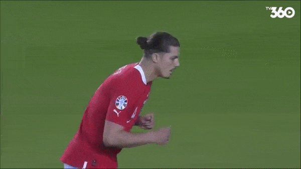 Azerbaijan vs Áo 0-1: Marcel Sabitzer ghi bàn duy nhất nhờ chấm penalty, Burgstaller nhận thẻ đỏ cuối trận