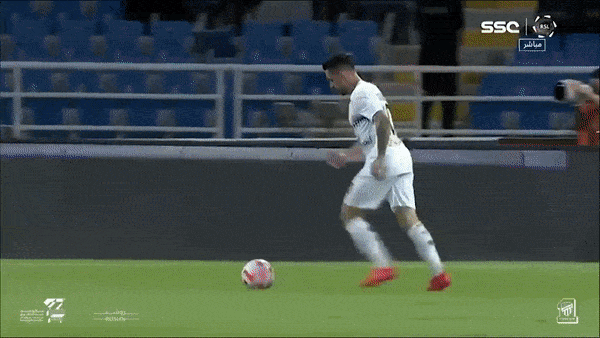 Al Taawon vs Al Ittihad 1-1: Karim Benzema lập công và cũng chính Karim Benzema phản lưới nhà chia điểm