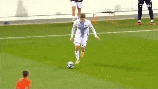 Liechtenstein vs Luxemburg 0-1: Danel Sinani bất ngờ sớm bị thẻ đỏ, Rodrigues đánh đầu ghi bàn duy nhất