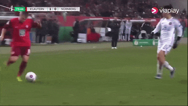 Kaiserslautern vs Nurnberg 2-0: Richmond Tachie đệm bóng cận thành, Ragnar Ache góp công chốt hạ chiến thắng sau 3 phút 