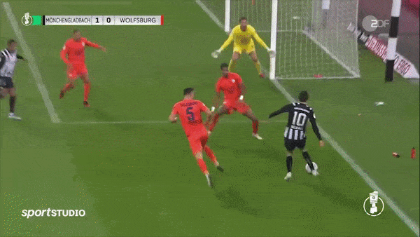 M'gladbach vs Wolfsburg 1-0: Christian Neuhaus dọn cỗ, Kouadio Kone đánh đầu ghi bàn duy nhất giành vé đi tiếp