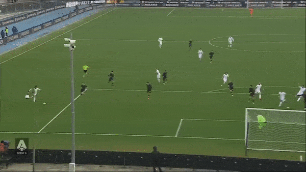 Verona vs Lazio 1-1: Mattia Zaccagni đệm bóng cận thành mở bàn, Thomas Henry đá bồi chia điểm, Ondrej Duda nhận thẻ đỏ