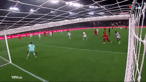 AS Roma vs Fiorentina 1-1: Lukaku mở bàn, Quarta gỡ hòa, Zalewski, Lukaku, Milenkovic lần lượt nhận thẻ đỏ, HLV Mourinho ngậm ngùi chia điểm