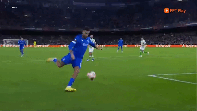 Real Betis vs Rangers 2-3: Sima khai bàn, Miranda gỡ hòa, Dessers lập công, Ayoze Perez lại gỡ hòa, Kemar Roofe ấn định 3 điểm