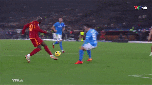 AS Roma vs Napoli 2-0: Politano, Osimhen nhận thẻ đỏ, Pellegrini lập công, Lukaku tỏa sáng giúp HLV Mourinho chiến thắng nhẹ nhàng