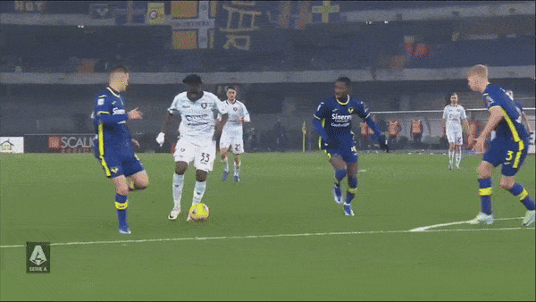 Verona vs Salernitana 0-1: Kastanos kiến tạo, Loum Tchaouna đột phá ghi bàn giành gọn chiến thắng suýt sao