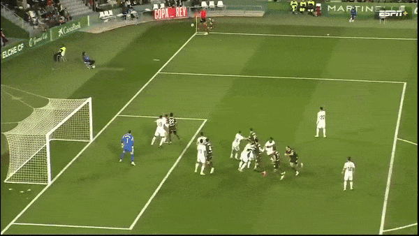 Elche vs Girona 0-2: Daley Blind chớp thời cơ đệm bóng cận thành mở bàn, Yan Couto tỉa góc điệu nghệ giành trọn chiến thắng 